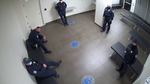 8030FCOB01128BadgingWaitingArea_2021-01-06_18h00min01s140ms.mp4