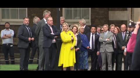 'Lady' In Yellow / Hugo Talks