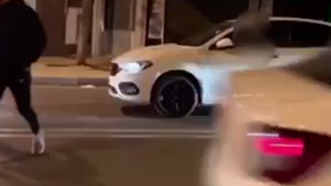 Funny video of a prank in car drivers 😂😂😂😂