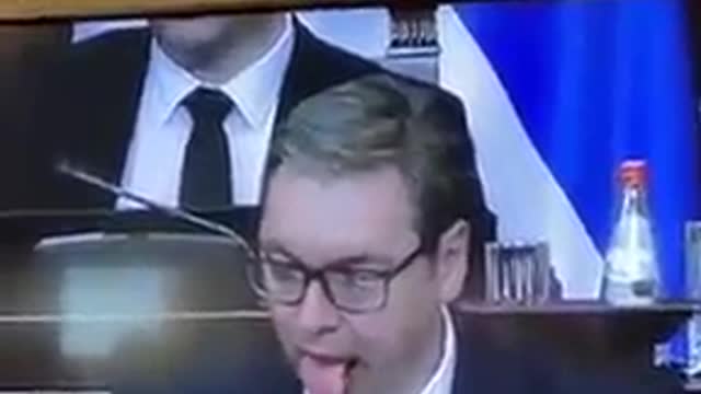 Organic robot, Serbian president Vucic is glitching in live speech