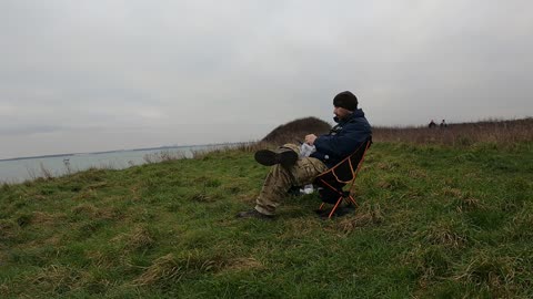 Overlooking the sea. Eating lunch. Timelapse. GoPro