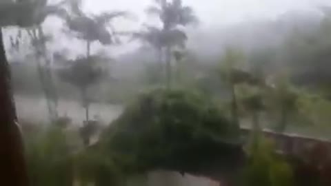 Videos captan paso del huracán Gonzalo por Centroamérica 2
