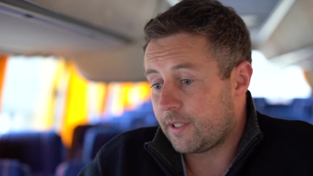 British man buys bus to drive refugees from Ukraine to Poland