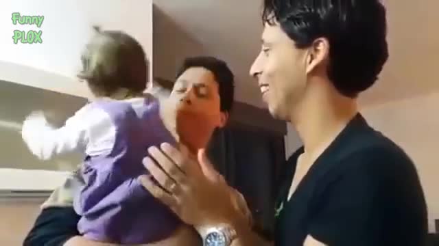 Babies confused by twin parents/funny compilation