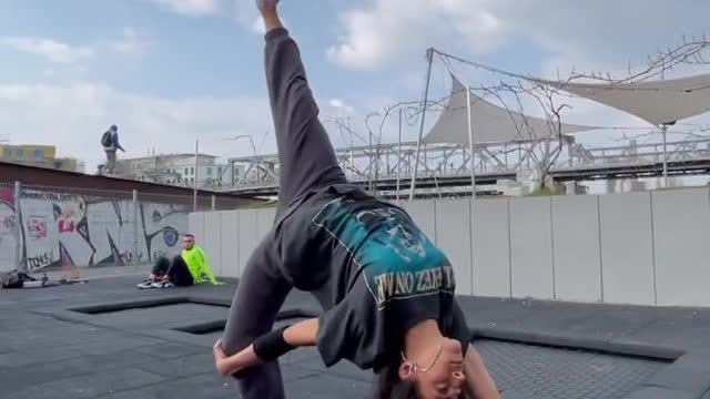 Good movement from a beautiful girl 🤸♥️♥️😂