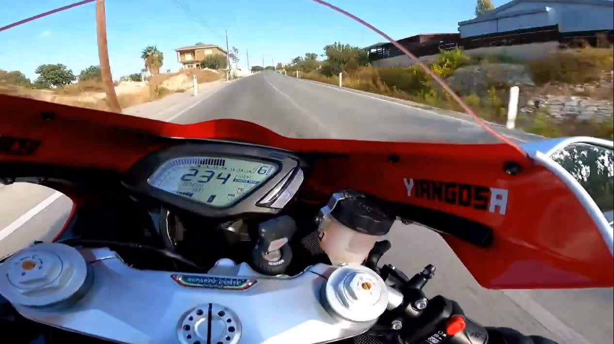 The first perspective cycling Augusta F3 800 vs ducati 848 run mountain!