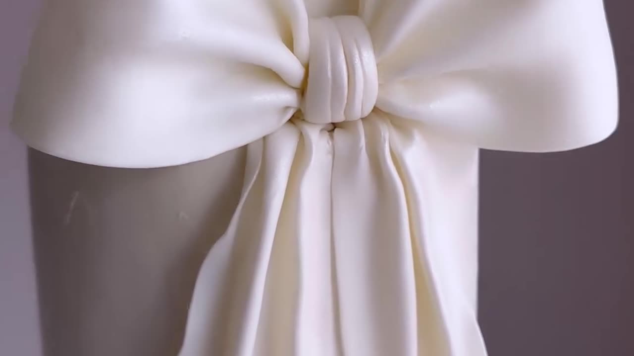 Трендовый бант и жемчуг на свадебном торте 🎀