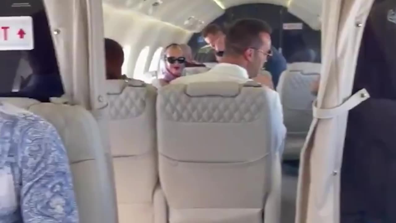 TATE CHILLING ON THE JET 💯