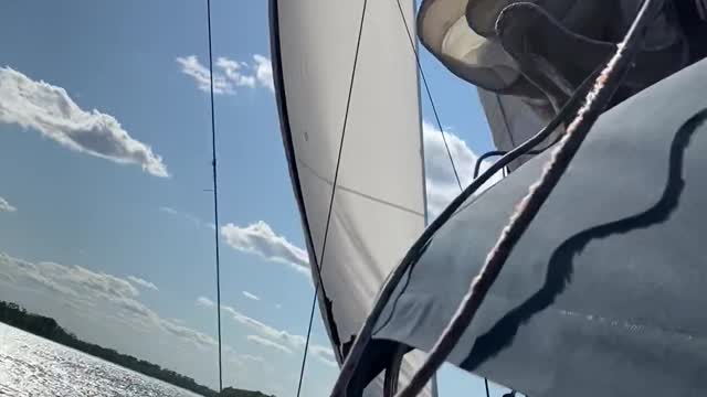 Sailing clip
