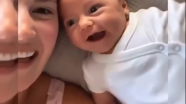 Cute baby video playing with mom really osm😍