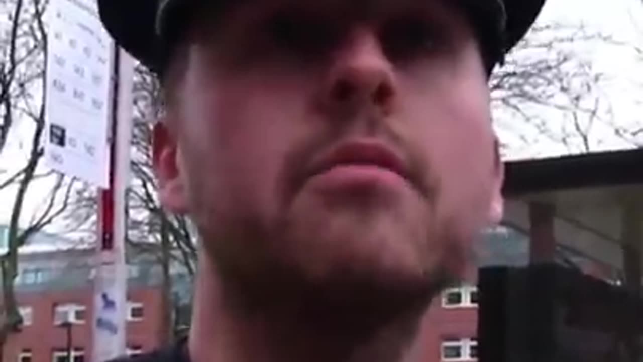 British Man Harassed by Police for Filming a Scenic Walk 🎥👮‍♂️