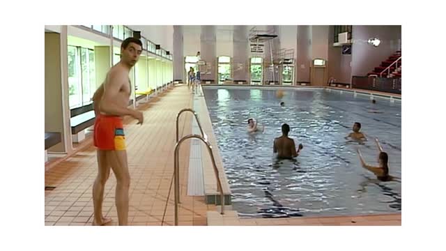 Mr. Bean Try To Dive In Swimming Pool