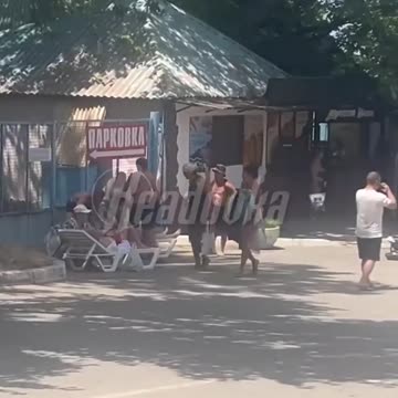 People trying to revive victims & evacuate wounded after the Ukrainian terror attack on Sevastopol