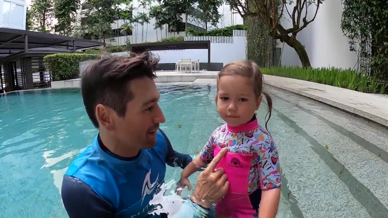 Little Kira learn to Swim like a Fish at 3 years old! 🐟☀️-1