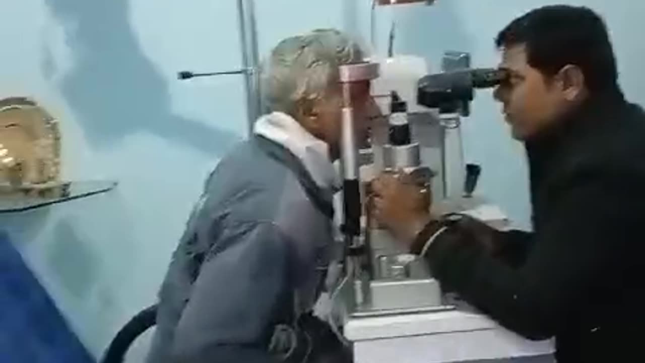 Eye checkup by an optometrist