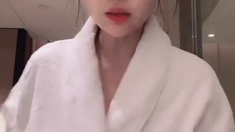 accidentally exposed herself while she was broadcasting a live video76