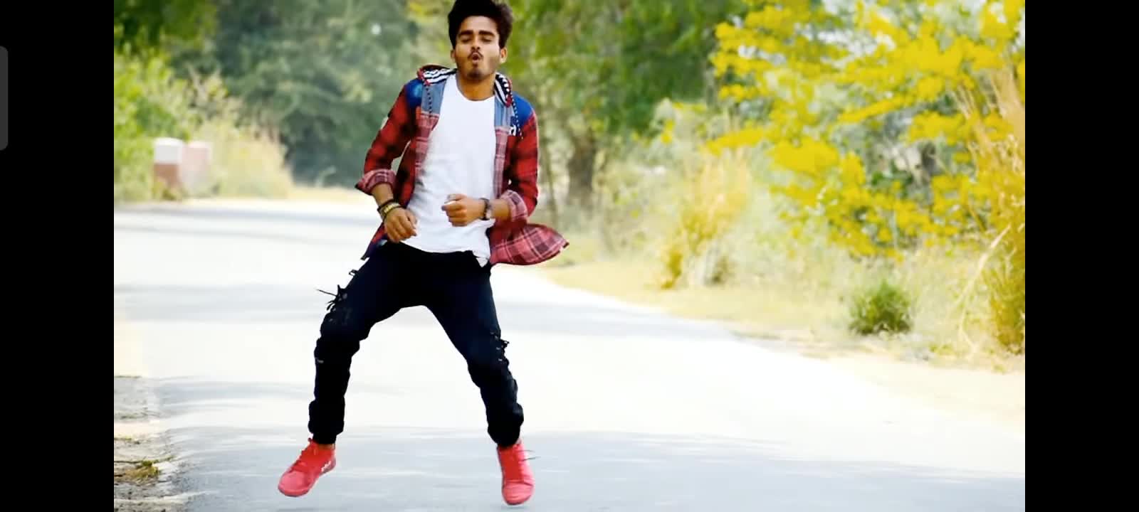 Tere sang kabhi jao na hotal video bana ke kar de gi viral