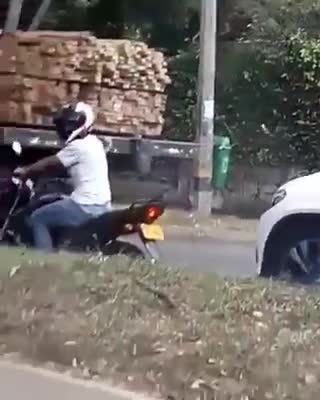 Video registra el fleteo a un futbolista en Medellín