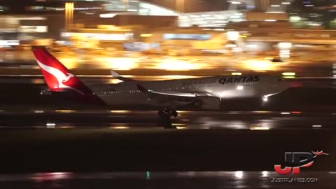 Incredible footage of stormy weather landing at Sydney Airport