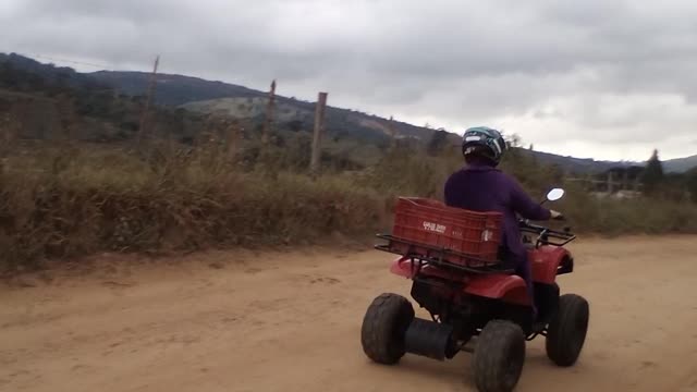 Andando de quad em luminárias mg