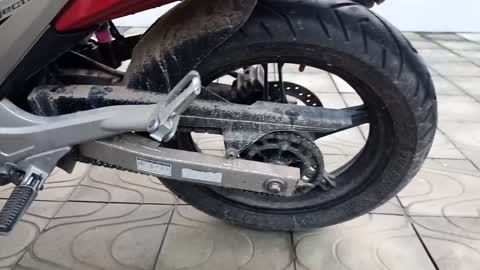 PNEU SEM CÂMARA MURCHANDO RÁPIDO / O PNEU DA MINHA MOTO ESTAVA MURCHANDO EM UMA SEMANA