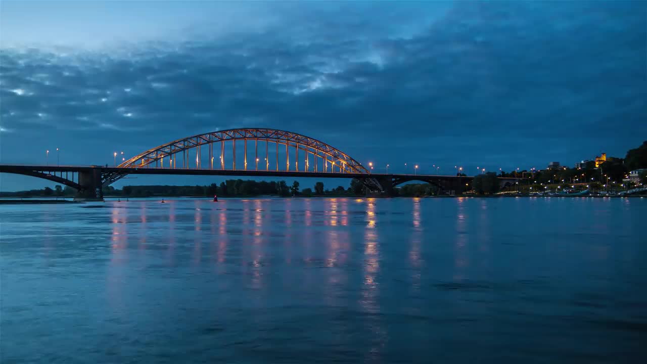 Timelapse: Waalbrug Nijmegen Sunrise The Netherlands