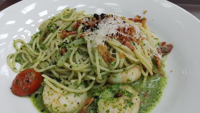 Shrimp basil pasta