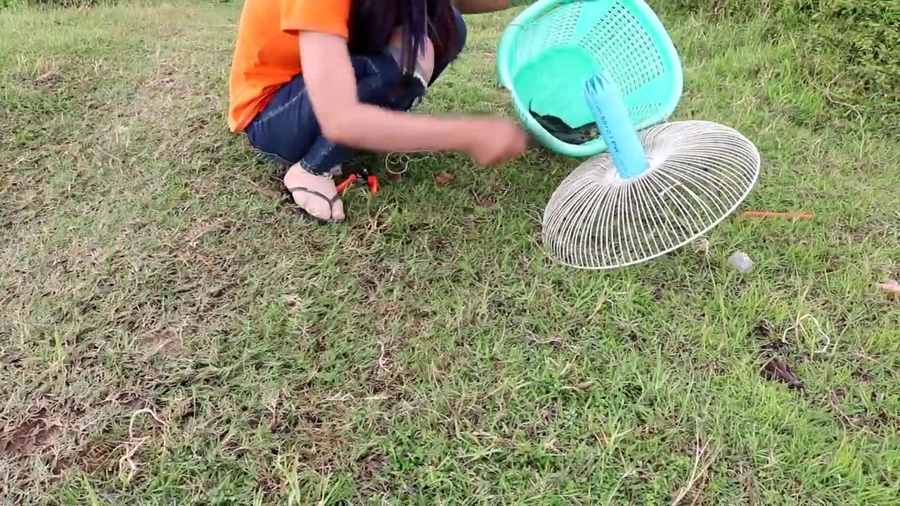 Creative village Girl Making Fish Trap Using PVC - Fan Guard - Basket To Catch A Lots of Fish