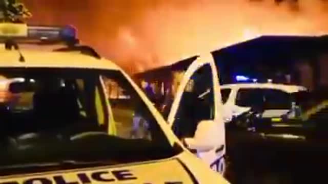 Urgent massive fire in France ... the port of Le Havre,