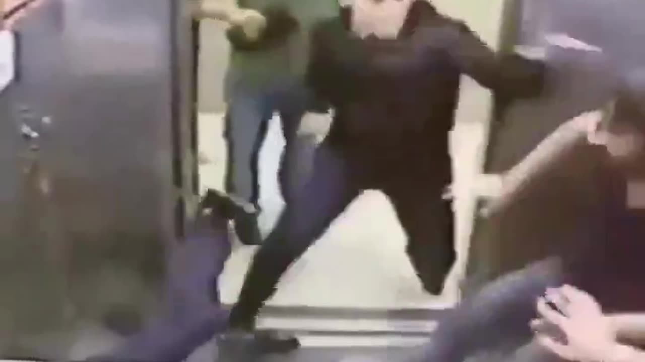 Man Beats Up Three Guys at Once in Elevator…