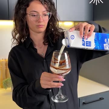 Trying the internets favorite chocolate drink hack.hd