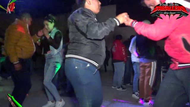 BAILA ES RICA CUMBIA - CON SONIDO CABALLERO