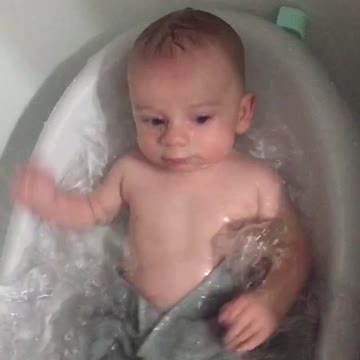 Adorable Baby Joyfully Dancing In Bathtub Is Only Video You Need To Watch Today