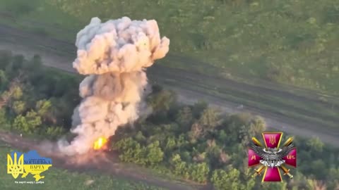 Enchanting destruction of the Russian self-propelled guns "Acacia" by a kamikaze drone