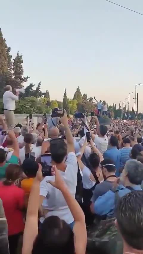 Greece: Protests Erupt After Government Requires Health Workers To Be Vaccinated