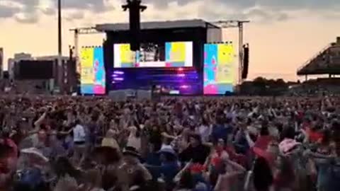 Music festival, I like to sing and dance!