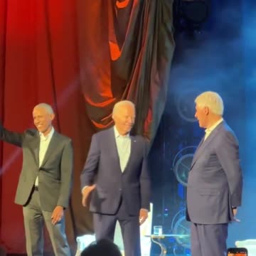 EE.UU | Obama, Clinton y Biden suben al escenario del Radio City Music Hall