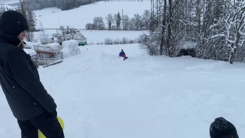 Perhe-elämää Sveitsissä -mäenlaskua