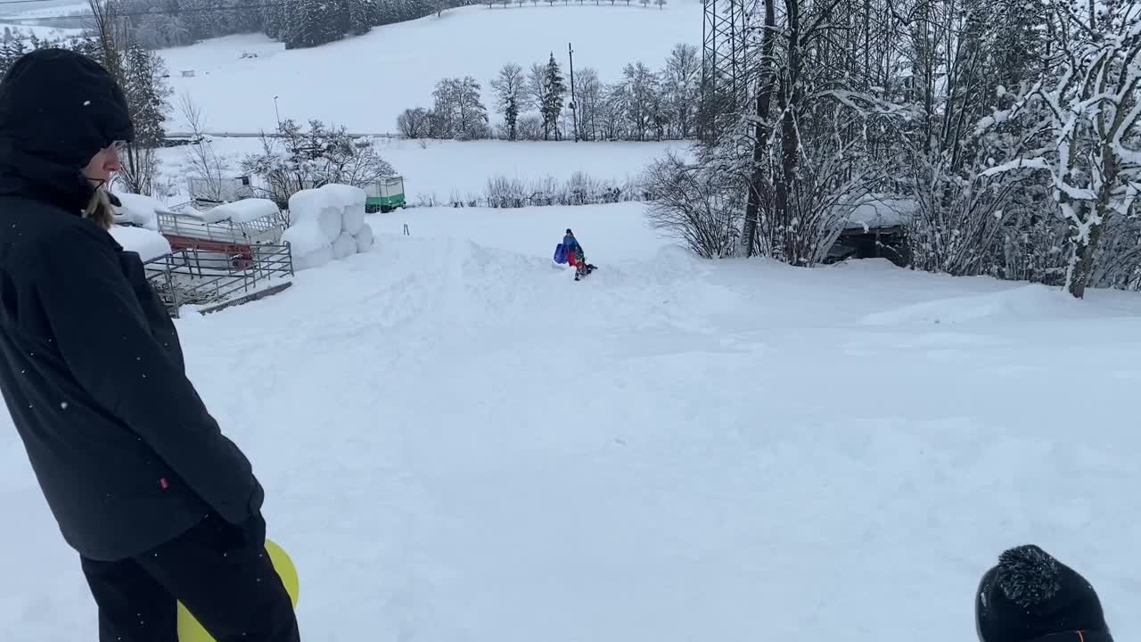 Perhe-elämää Sveitsissä -mäenlaskua