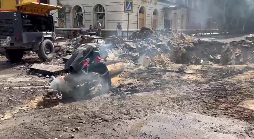 In Bakhmut, public utilities are restoring the water supply after Russian shelling.