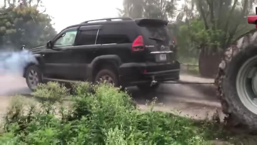 toyota land cruiser prado vs tractor massey ferguson 385 TUG OF WARS #CARS