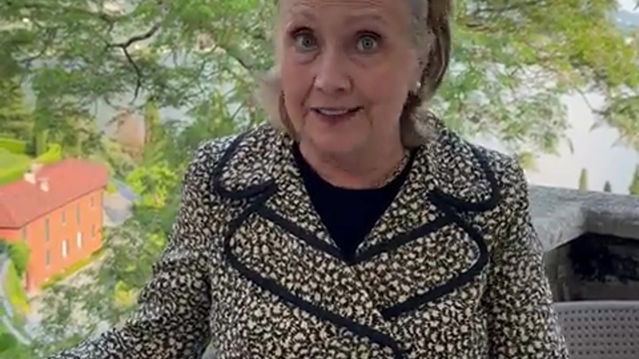 Hillary Describes herself as a Dandelion- What would you Describe her as? 🤣😂