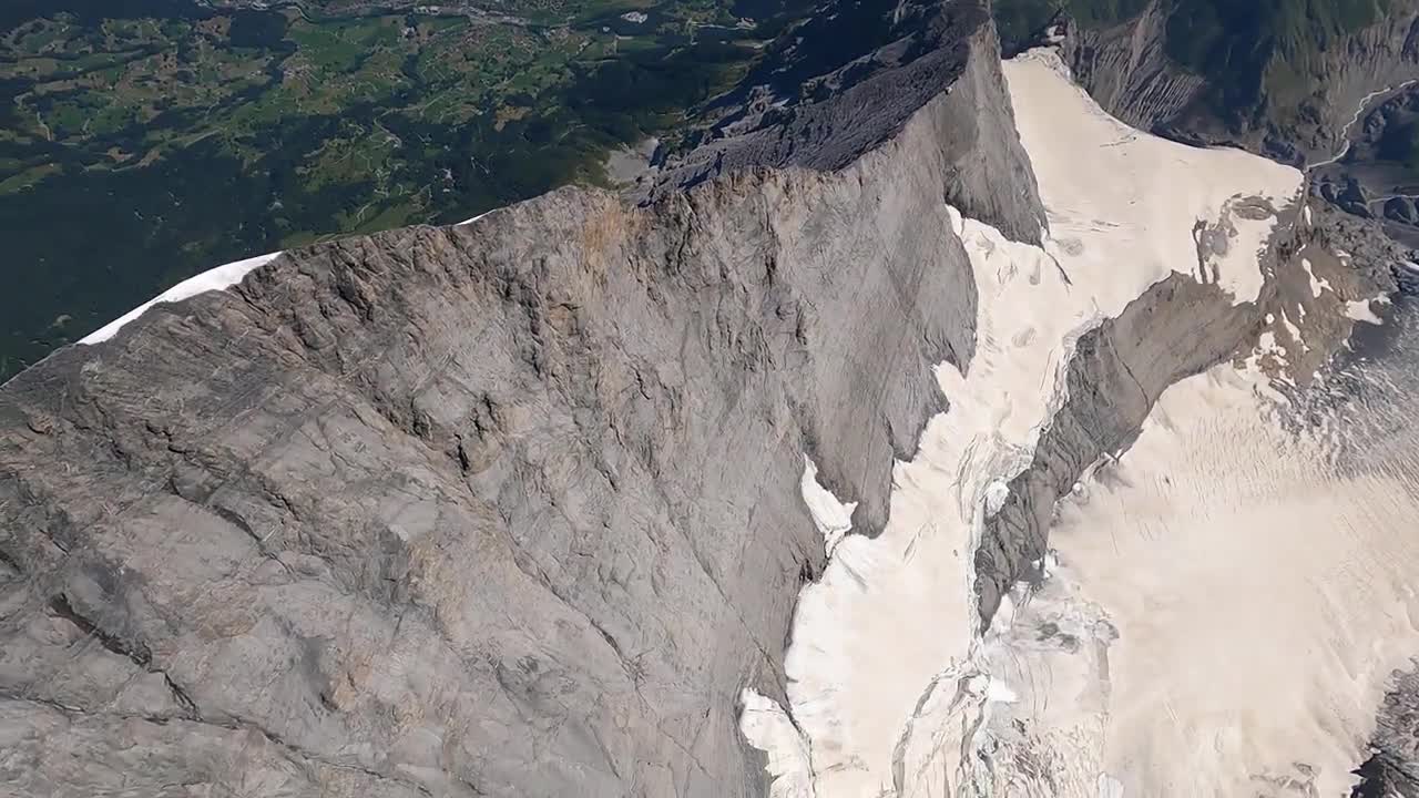 Once in a lifetime flight along the eastern ridge of the Eiger-8