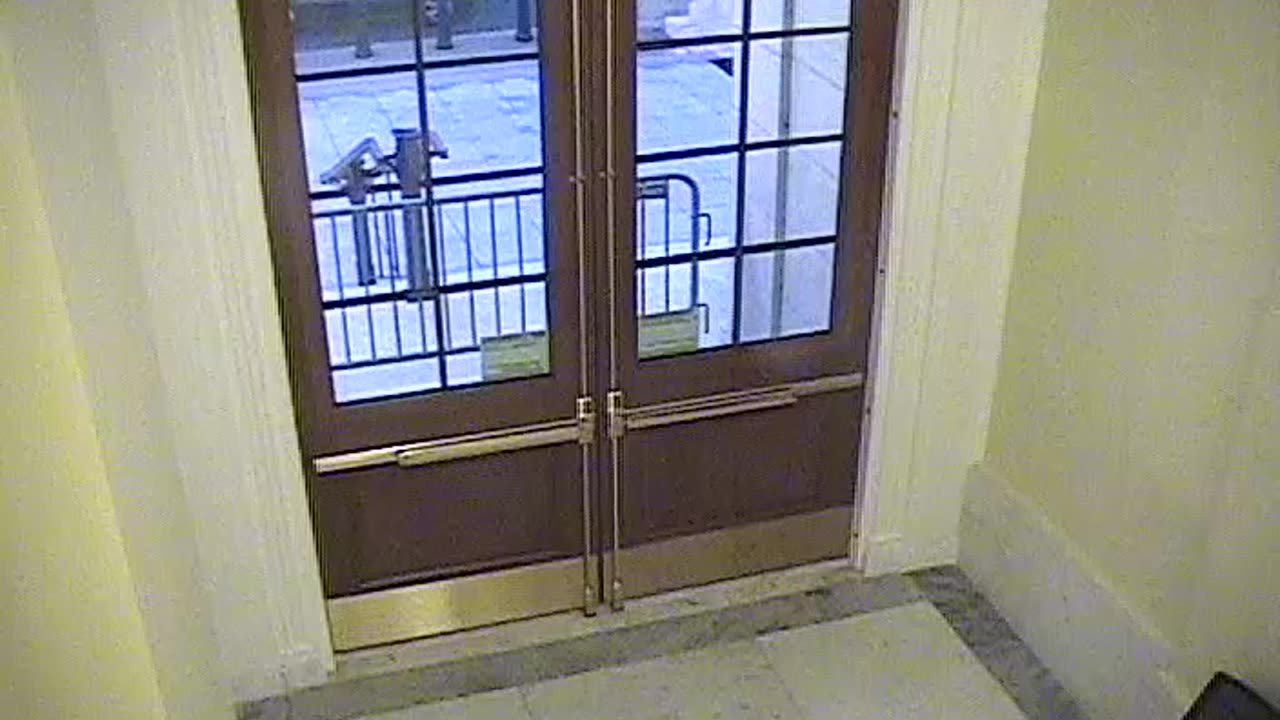 3443CHOB02CH12NRotundaExit_2021-01-06_17h00min01s220ms.mp4