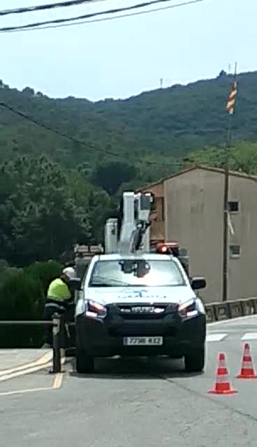 El independentismo electriza un mástil para matar a los españoles en Orrius (Barcelona) (2)