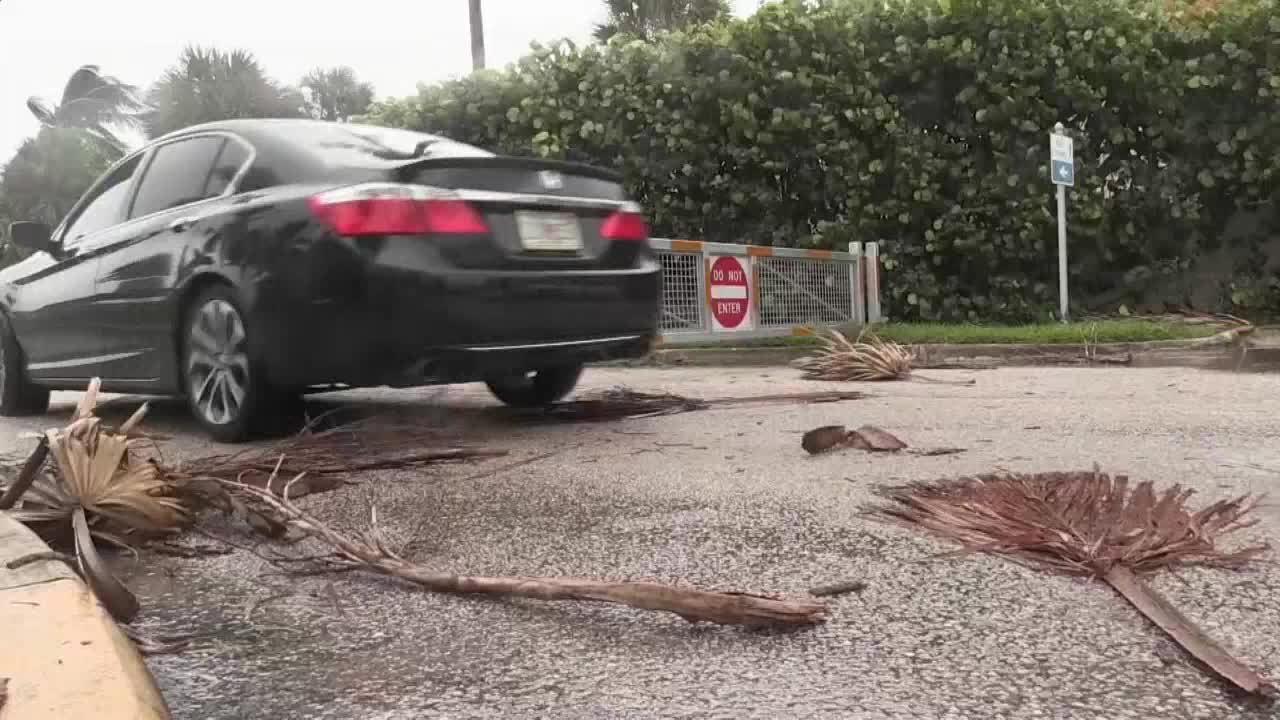 Así se preparan dos santandereanos en La Florida para recibir al huracán Dorian