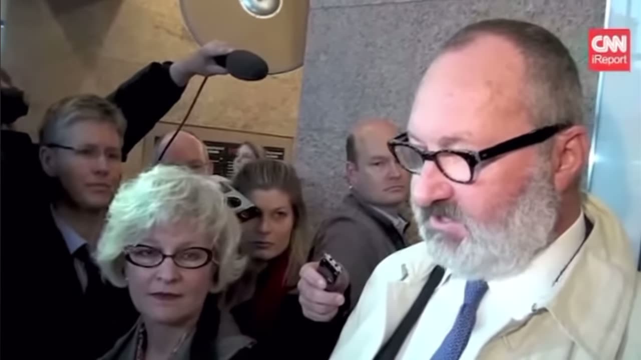 Randy Quaid - A man on the run - Why?