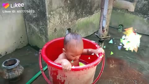 See how the kids play with the water, wow nice