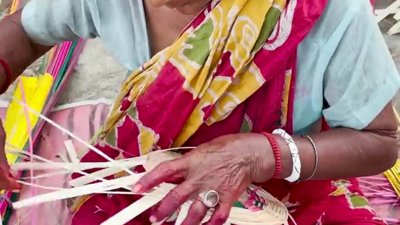 Hard Working Amma Making Fruits Busket For Survive