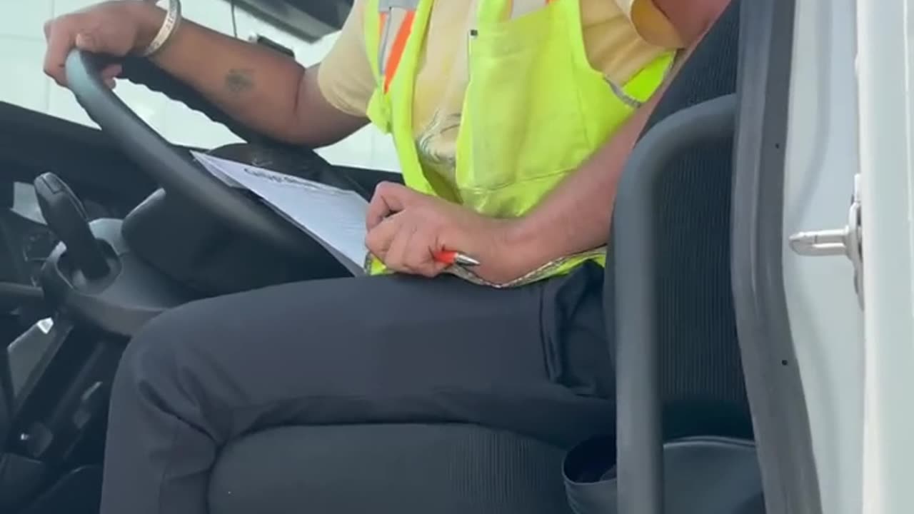 A Truck Driver earnings 😳😳